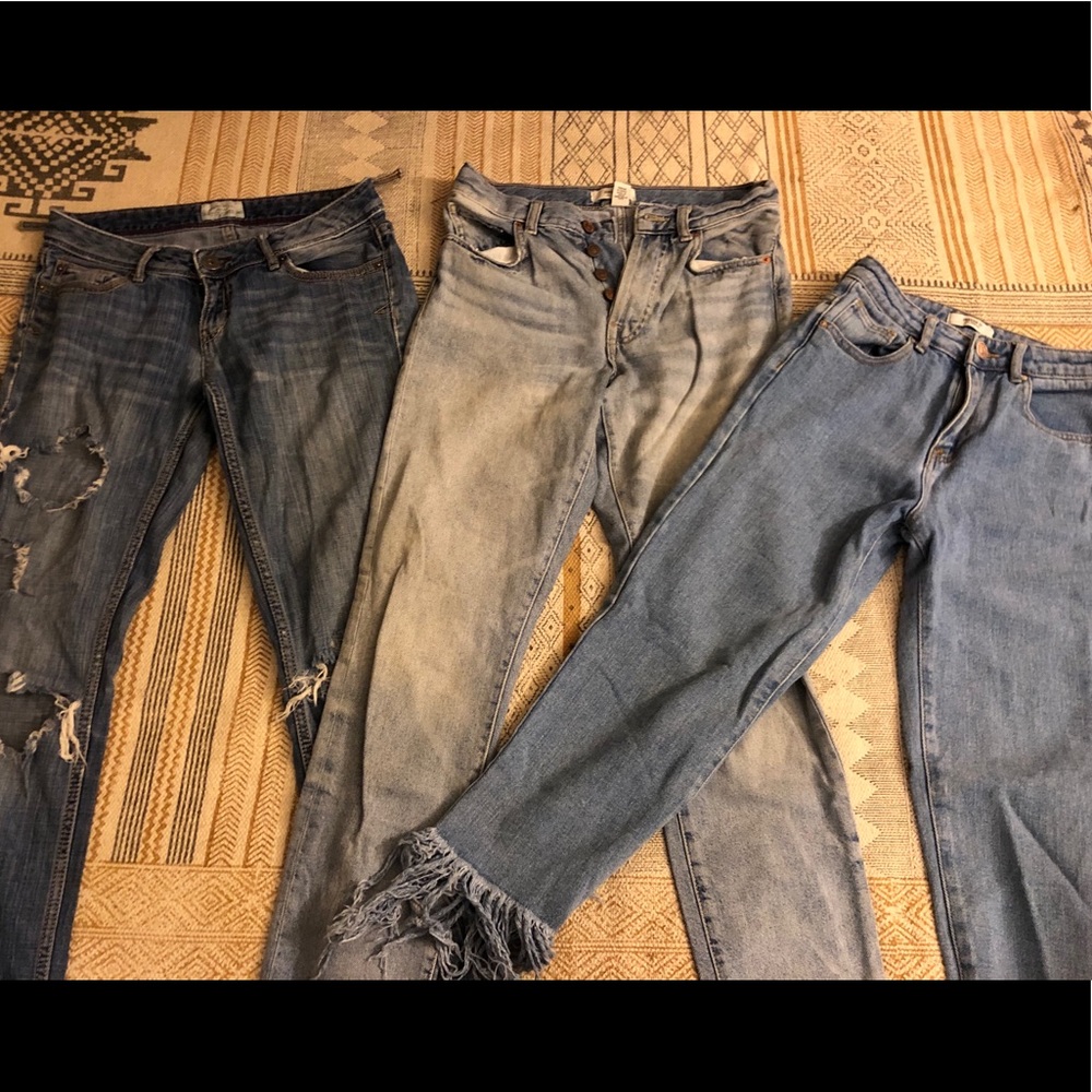 Light wash/medium wash jeans